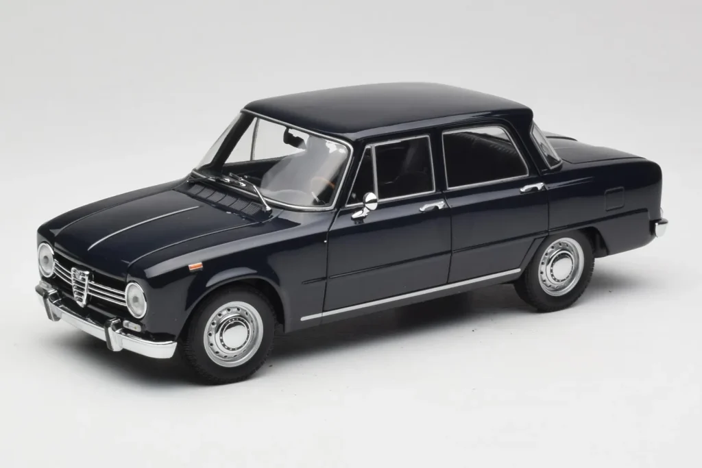 โมเดลรถ 1:18 Alfa Romeo Giulia 1300 สีน้ำเงิน Minichamps (มือสอง)
