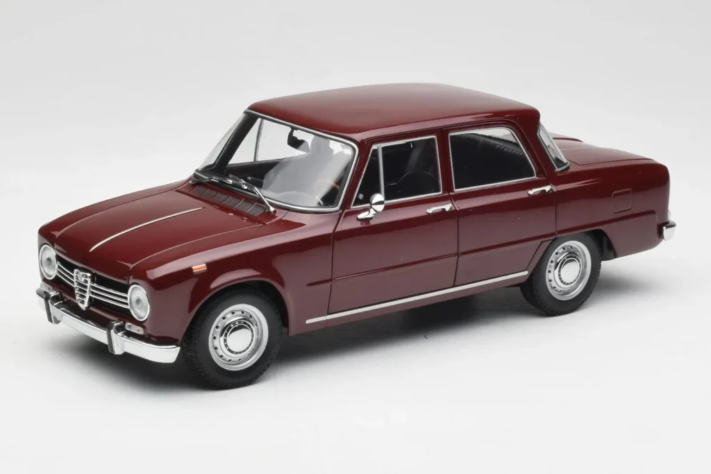Model 1:18 Alfa Romeo Giulia 1300 Dark Red Minichamps
