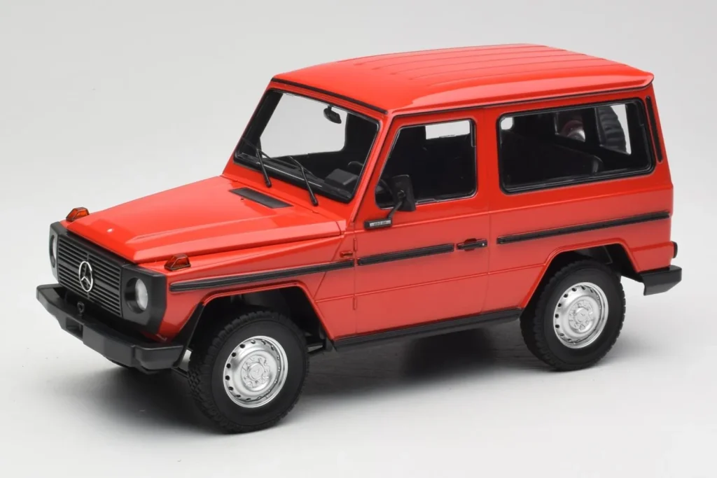 车型 1:18 Mercedes G-Class W460 SWB 红色 Minichamps