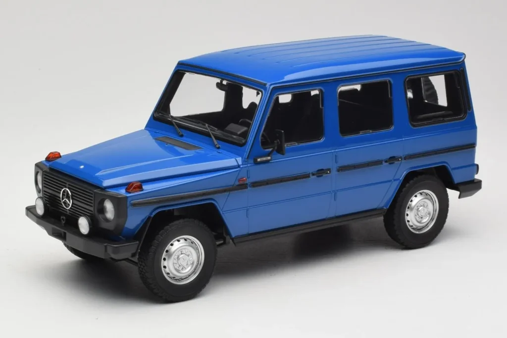 车型 1:18 Mercedes G-Class W460 LWB Dark Blue Minichamps