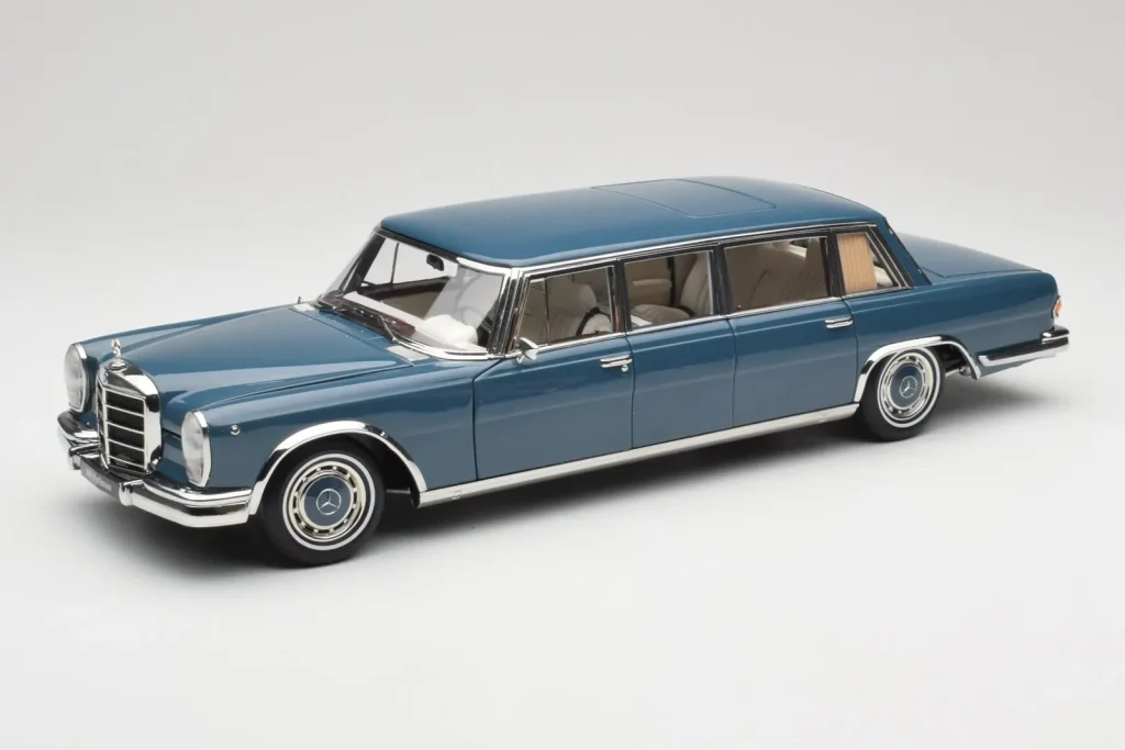车型 1:18 Mercedes 600 Pullman W100 蓝色 NZG