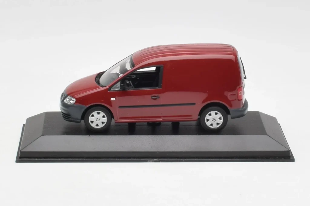 โมเดลรถ 1:43 Volkswagen Caddy 2K Dark Red Minichamps (มือสอง)