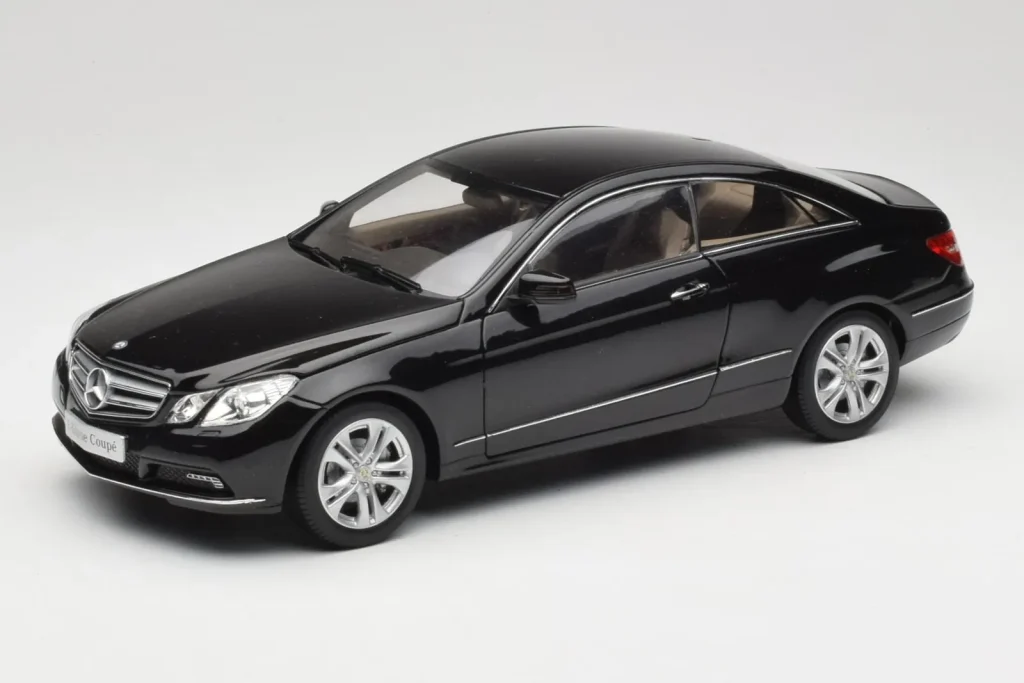 โมเดลรถ 1:18 Mercedes E-Class Coupe C207 Obsidian สีดำเมทัลลิก Norev (มือสอง)