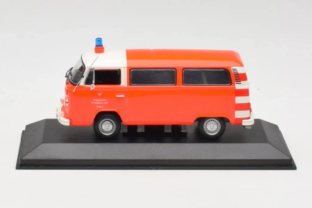 车型 1:43 Volkswagen T2 Bus Fire Department Frankfurt Minichamps [400053091-R]