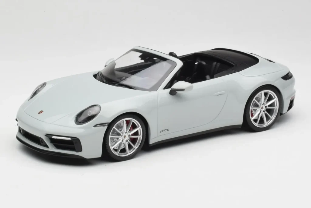 Model 1:18 Porsche 911 992 Carrera 4 GTS Cabriolet Grey Minichamps
