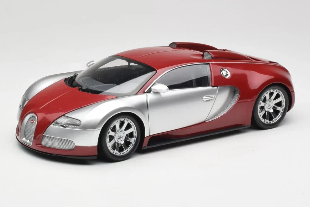 Model 1:18 Bugatti Veyron Edition Centenaire Chrome red Minichamps
