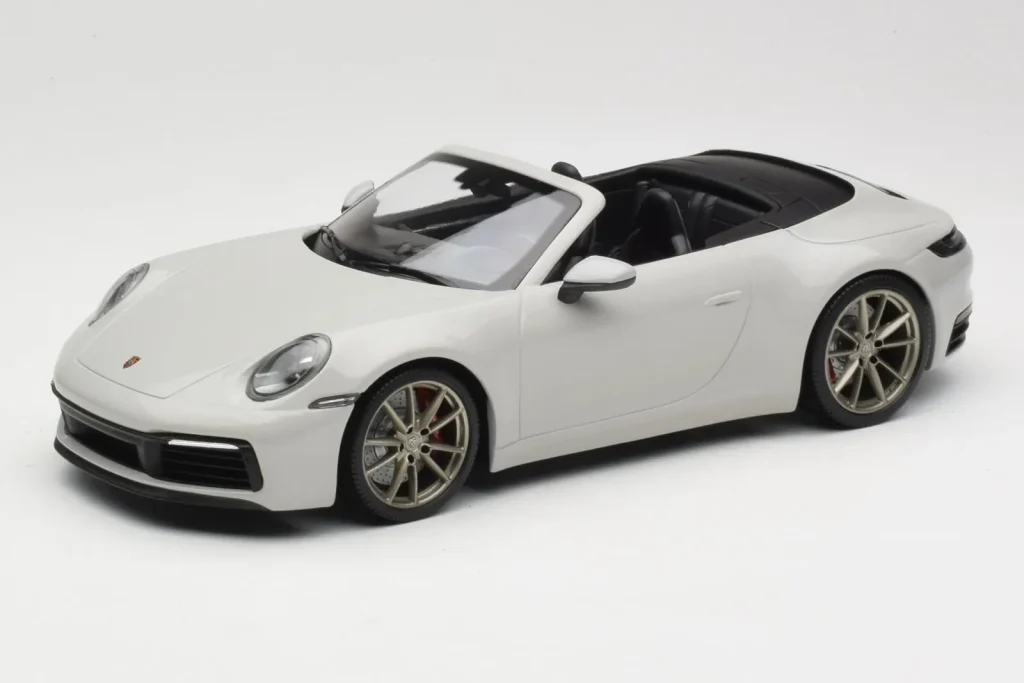 Model 1:18 Porsche 911 992 Carrera 4S Cabriolet Grey Minichamps