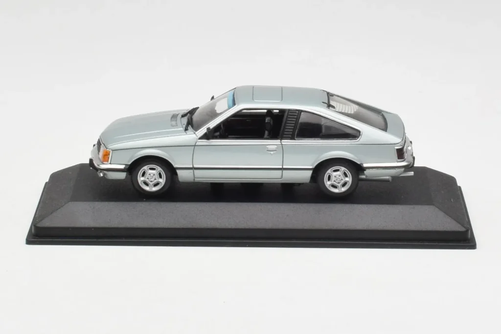 โมเดลรถ 1:43 Opel Monza A สีเงิน Minichamps (มือสอง)