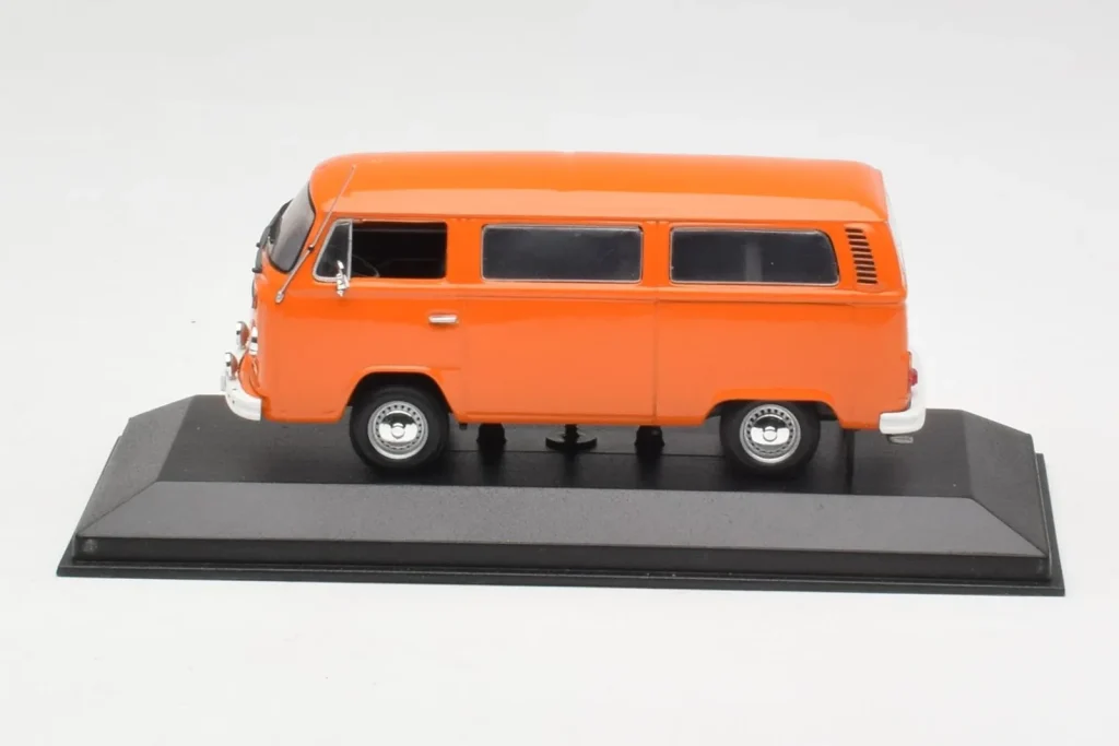 โมเดลรถ 1:43 Volkswagen T2 Bus สีส้ม Minichamps (มือสอง)