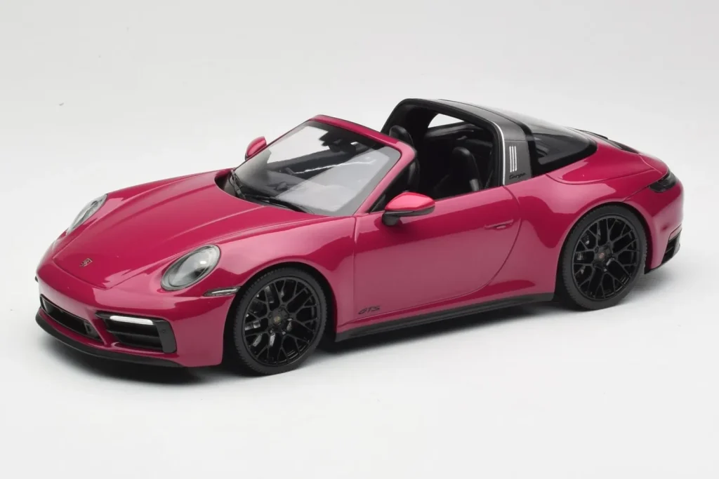 Model 1:18 Porsche 911 992 Targa 4 GTS Rubystar Minichamps