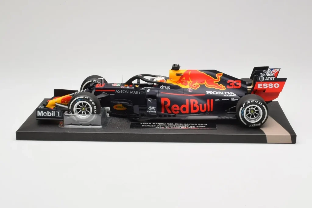 โมเดลรถ 1:18 Red Bull RB16 #33 M. Verstappen Red Bull Racing 70th Anniversary GP Winner ปี 2020 Minichamps (มือสอง)