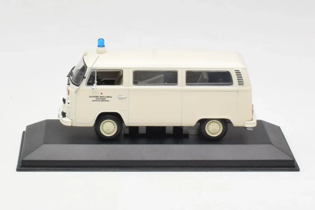 โมเดลรถ 1:43 Volkswagen T2 Ambulance DRK Minichamps (มือสอง)