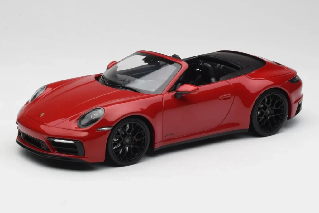 Model 1:18 Porsche 911 992 Carrera 4 GTS Cabriolet red Minichamps