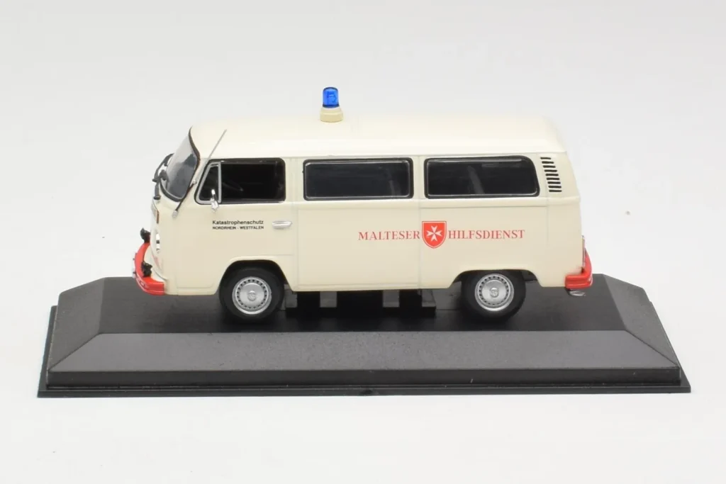 โมเดลรถ 1:43 Volkswagen T2 Ambulance Malteser Hilfsdienst Minichamps (มือสอง)