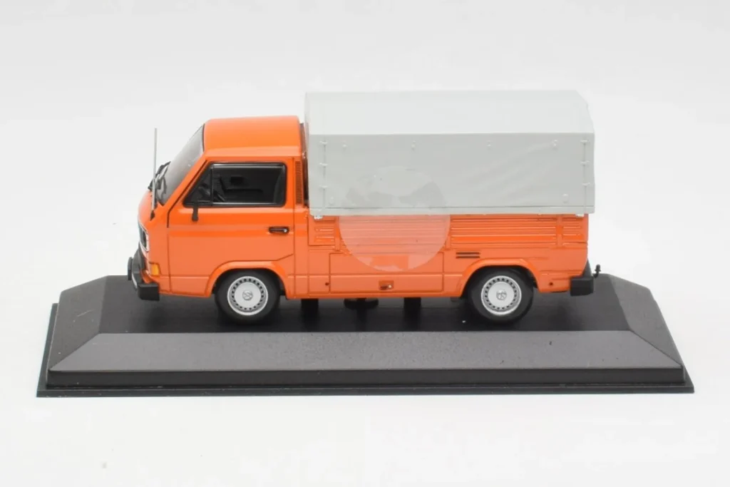 โมเดลรถ 1:43 Volkswagen T3 Flatbed สีส้ม Minichamps (มือสอง)