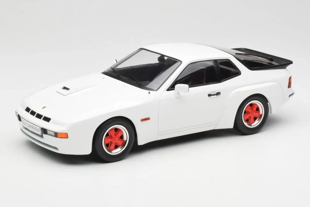 โมเดลรถ 1:18 Porsche 924 Carrera GT White & Red Wheels MCG