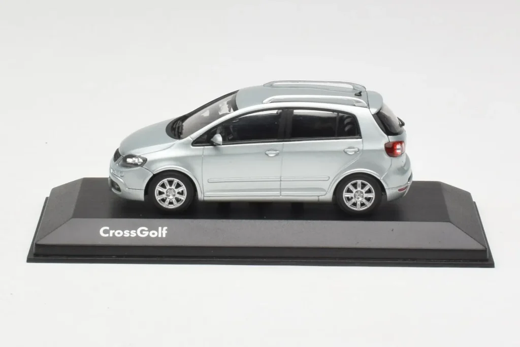 โมเดลรถ 1:43 Volkswagen Cross Golf Mk5 สีเงิน Minichamps [400054370] (มือสอง)