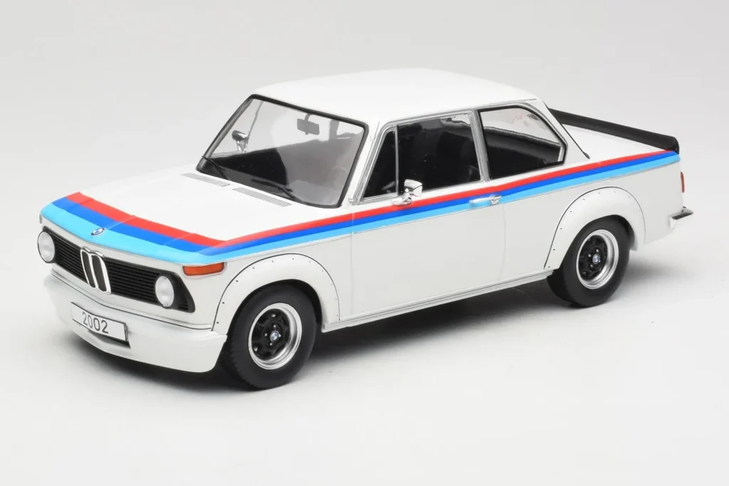 Model 1:18 BMW E10 Turbo year 2002 white MCG