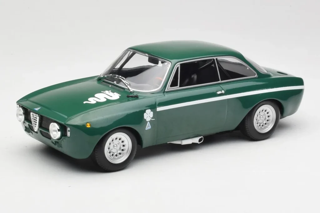 โมเดลรถ 1:18 Alfa Romeo GTA 1300 Junior สีเขียว Minichamps (มือสอง)