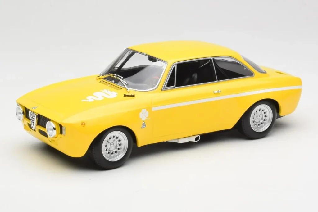 โมเดลรถ 1:18 Alfa Romeo GTA 1300 Junior สีเหลือง Minichamps (มือสอง)