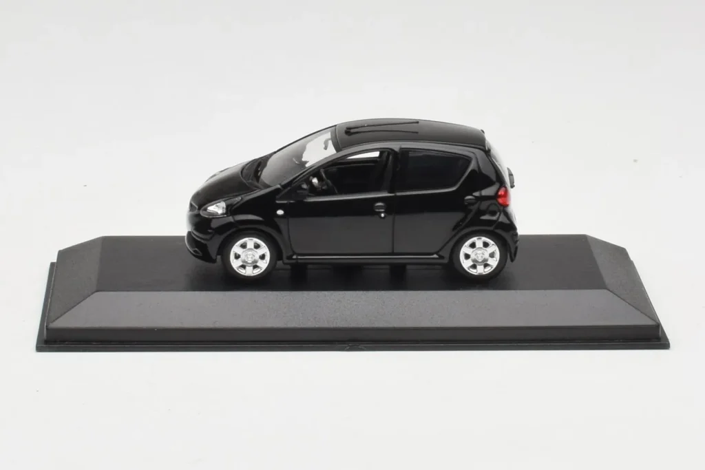 车型 1:43 Toyota Aygo AB10 黑色 Minichamps