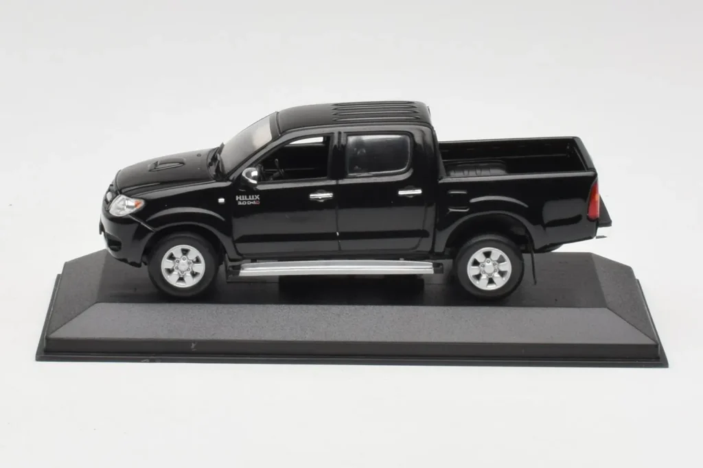 车型 1:43 Toyota Hilux 黑色 Minichamps