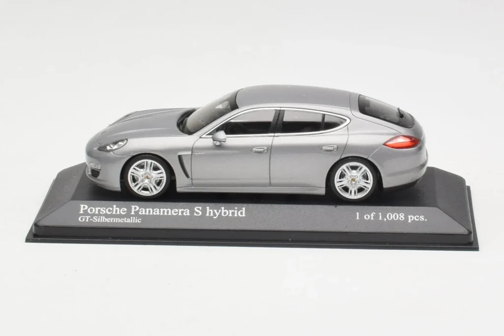 车型 1:43 Porsche Panamera 970 S Hybrid 银色 Minichamps