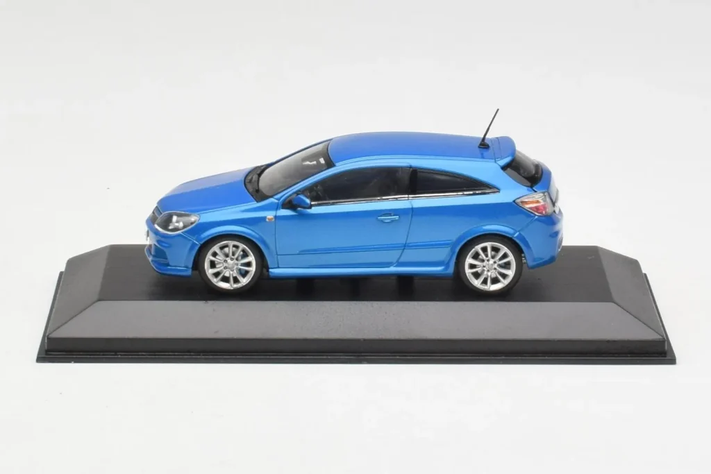 โมเดลรถ 1:43 Opel Astra G OPC สีน้ำเงินเมทัลลิก Minichamps (มือสอง)