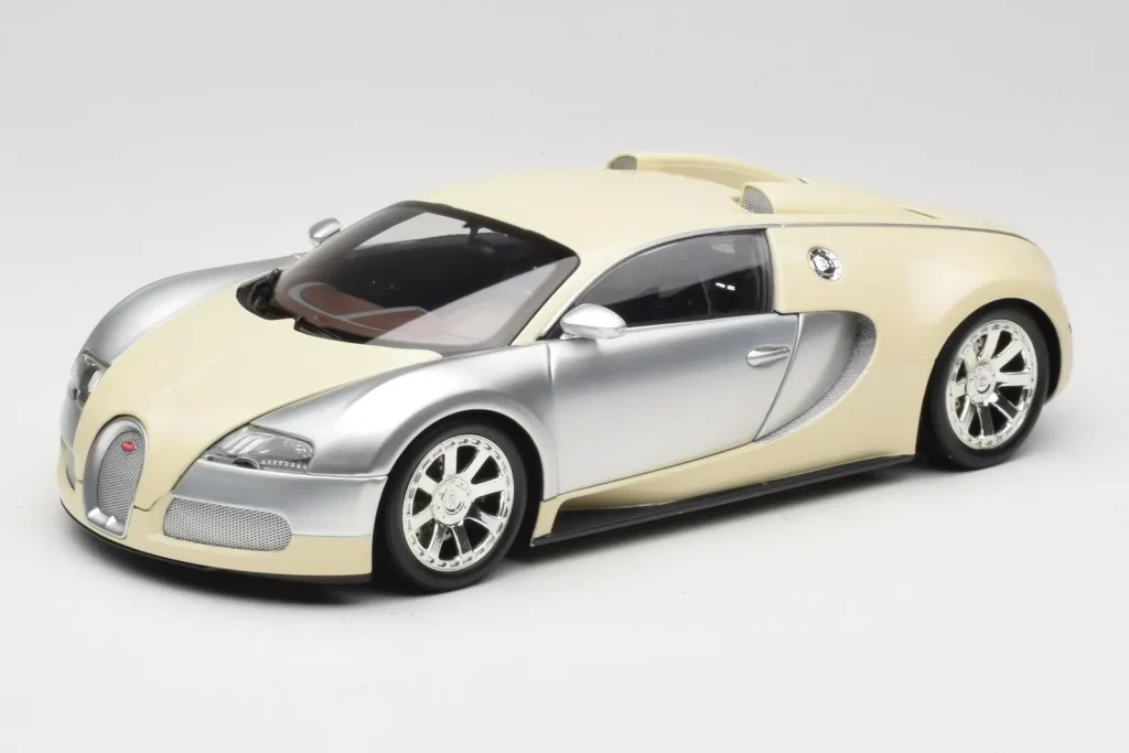 Model 1:18 Bugatti Veyron Edition Centenaire Chrome beige Minichamps