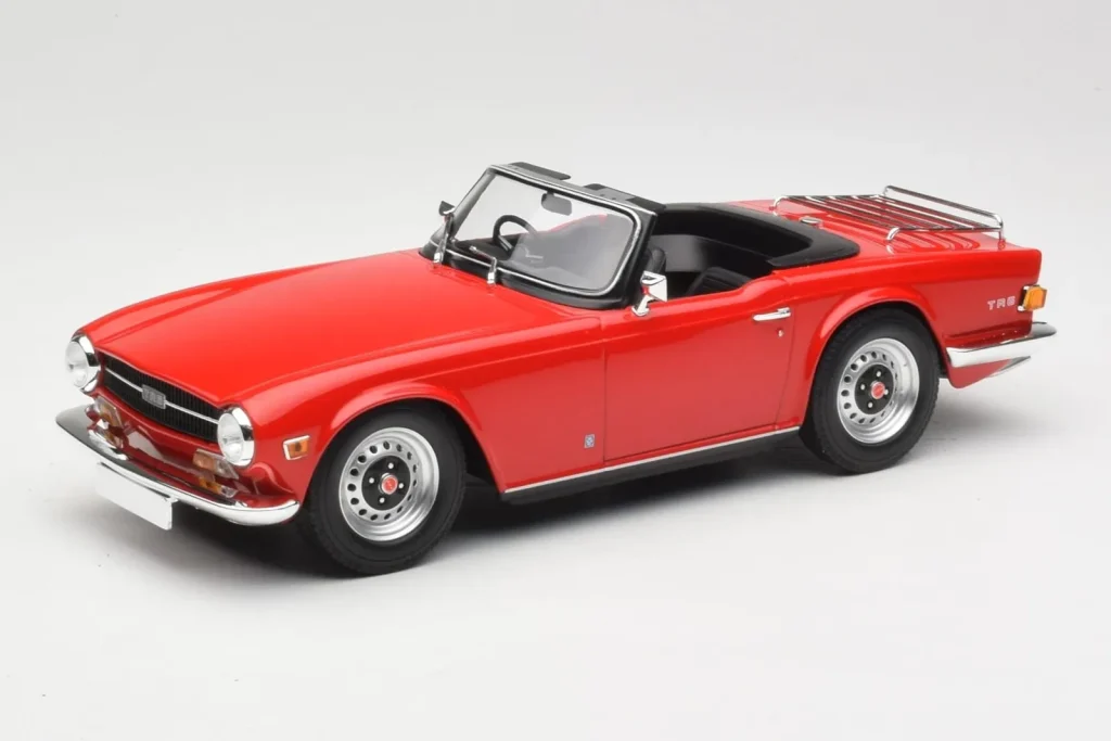 โมเดลรถ 1:18 Triumph TR6 PI สีแดง Minichamps (มือสอง)