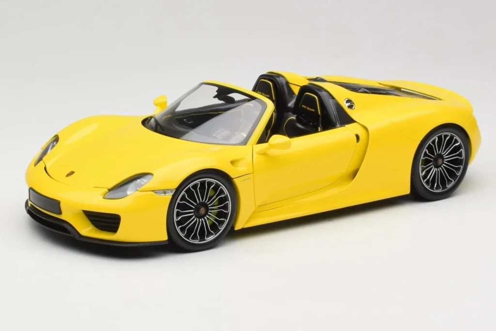 Model 1:18 Porsche 918 Spyder yellow Minichamps