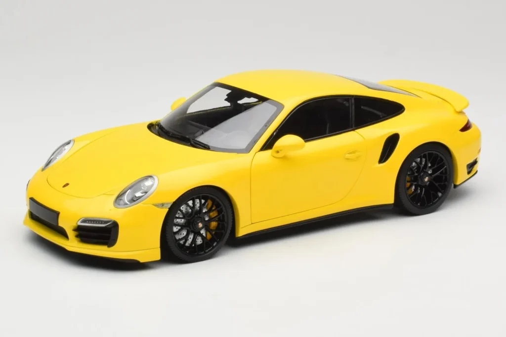 โมเดลรถ 1:18 Porsche 911 991 Turbo S Yellow With Black Wheels Minichamps (มือสอง)