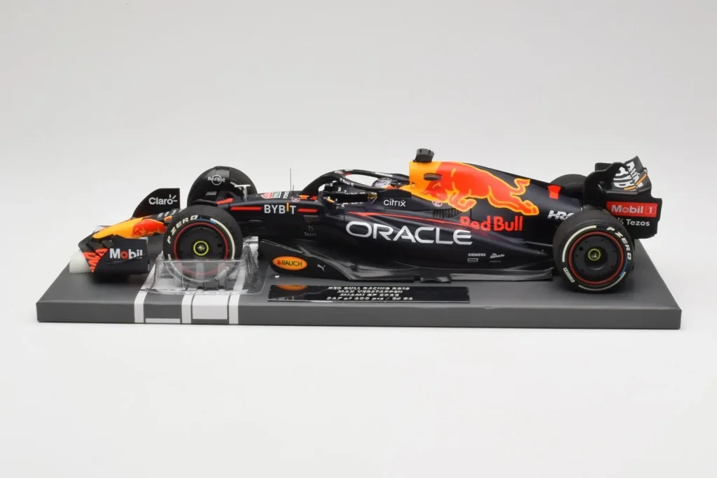 โมเดลรถ 1:18 Red Bull RB18 #1 M. Verstappen Miami GP Winner ปี 2022 Minichamps (มือสอง)