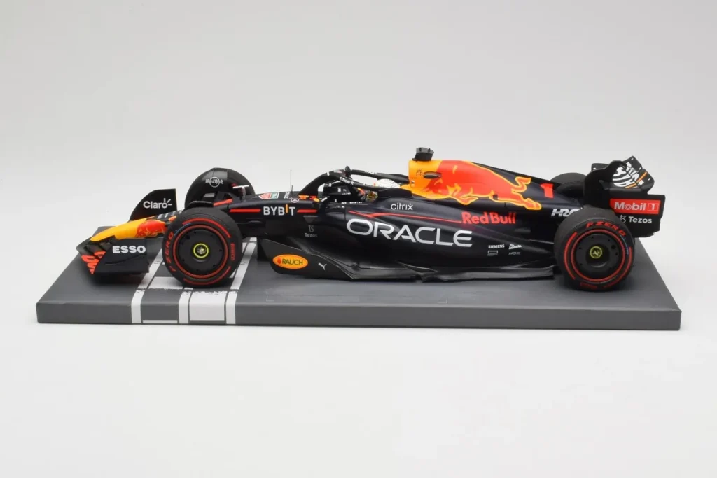โมเดลรถ 1:18 Red Bull RB18 Oracle #1 M. Verstappen Italian GP Winner ปี 2022 Minichamps (มือสอง)