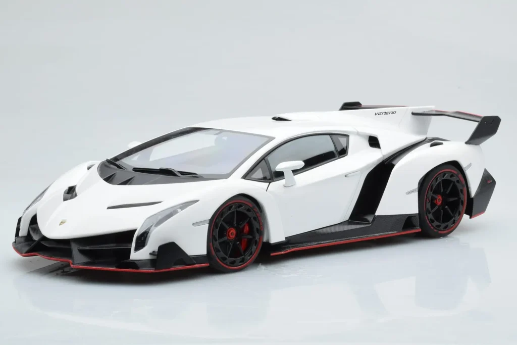 โมเดลรถ 1:18 Lamborghini Veneno สีขาว AUTOart (มือสอง)