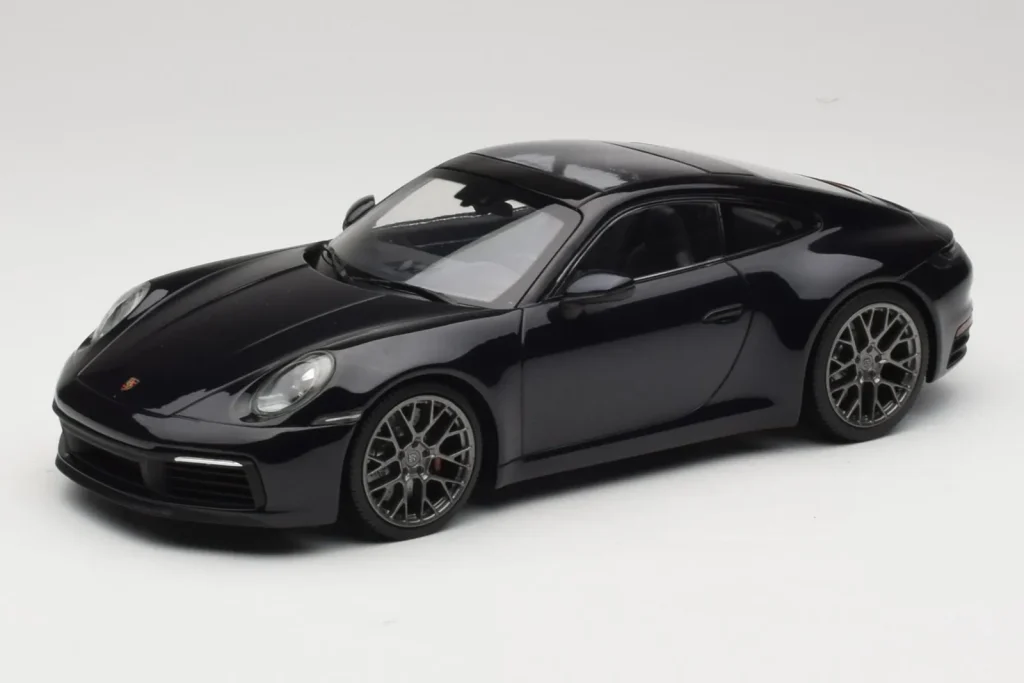 โมเดลรถ 1:18 Porsche 911 992 Carrera 4S สีน้ำเงินเมทัลลิก Minichamps [155067321] (มือสอง)