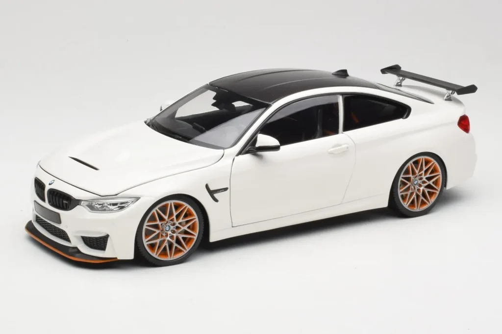 Model 1:18 BMW M4 F82 GTS Alpine white Minichamps