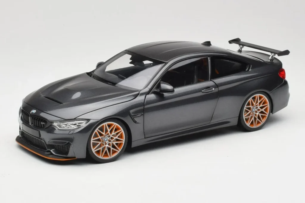 โมเดลรถ 1:18 BMW M4 F82 GTS Mineral สีเทาเมทัลลิก Minichamps (มือสอง)