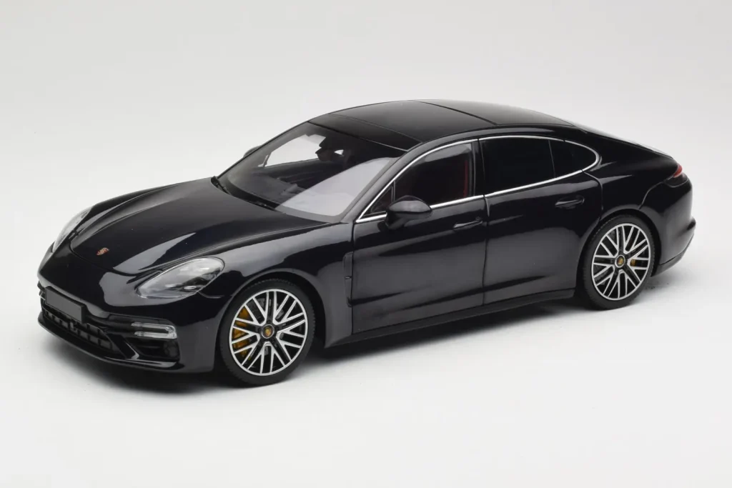 车型 1:18 Porsche Panamera 971 Turbo S 金属蓝 Minichamps