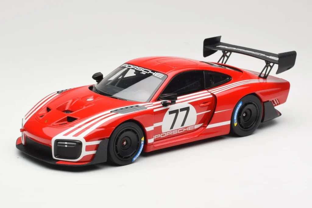 โมเดลรถ 1:18 Porsche 935/19 Red With White Stripes Minichamps (มือสอง)