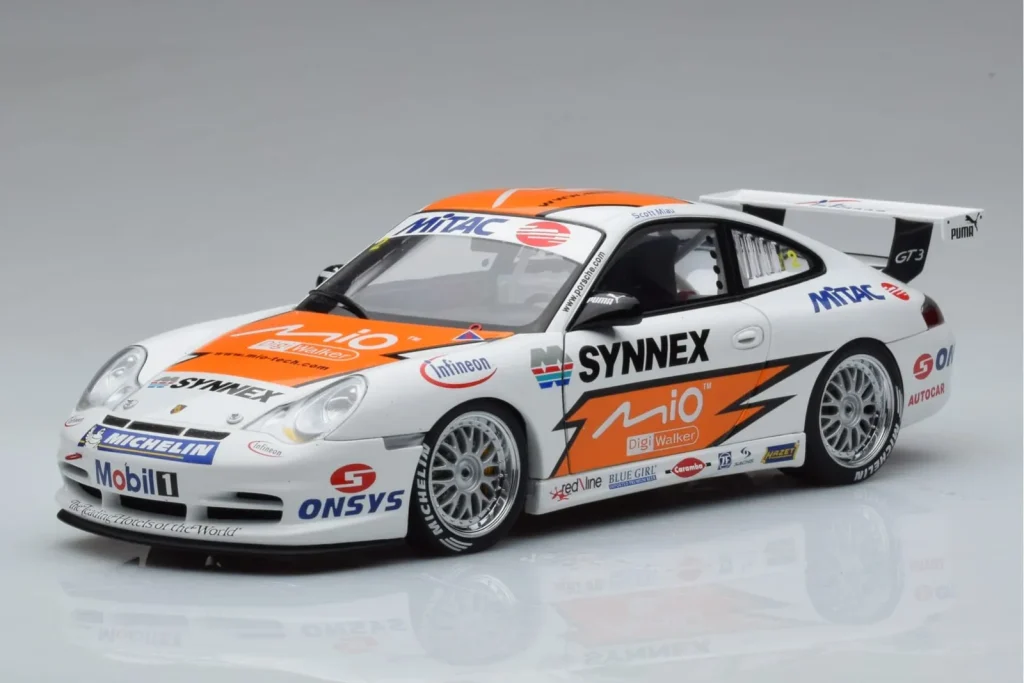 Model 1:18 Porsche 911 996 GT3 R #1 C. Kwan Carrera Cup Asia year 2004 AUTOart