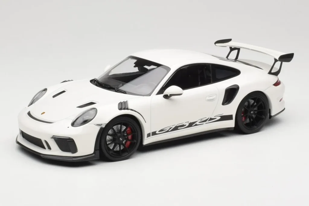 Model 1:18 Porsche 911 991.2 GT3 RS White With Black Wheels Minichamps