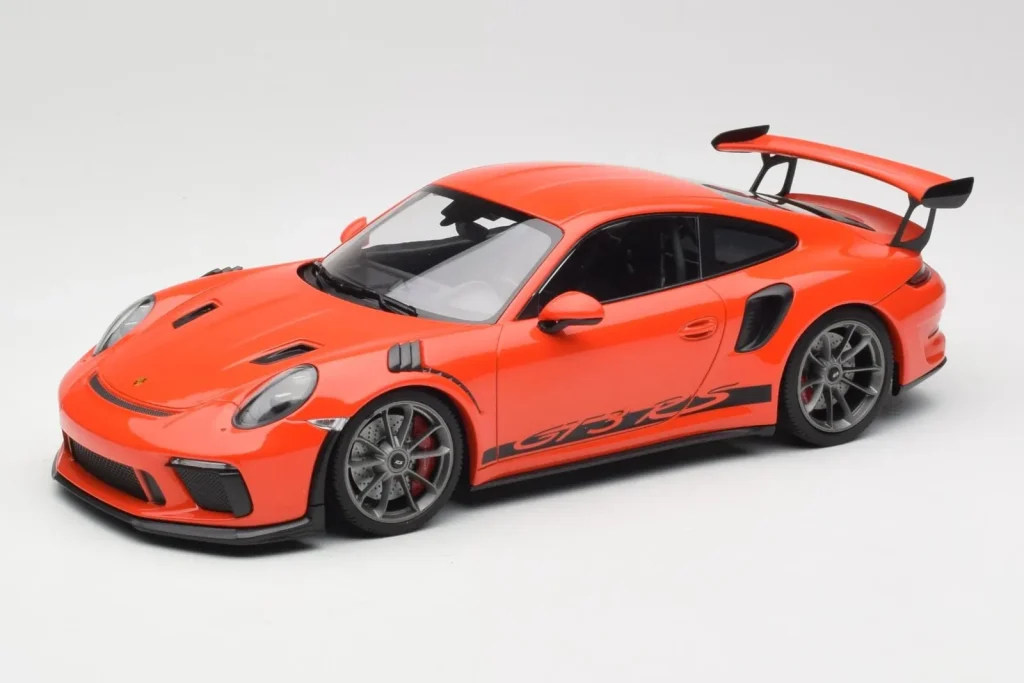 Model 1:18 Porsche 911 991.2 GT3 RS Lava Orange & Silver Wheels Minichamps
