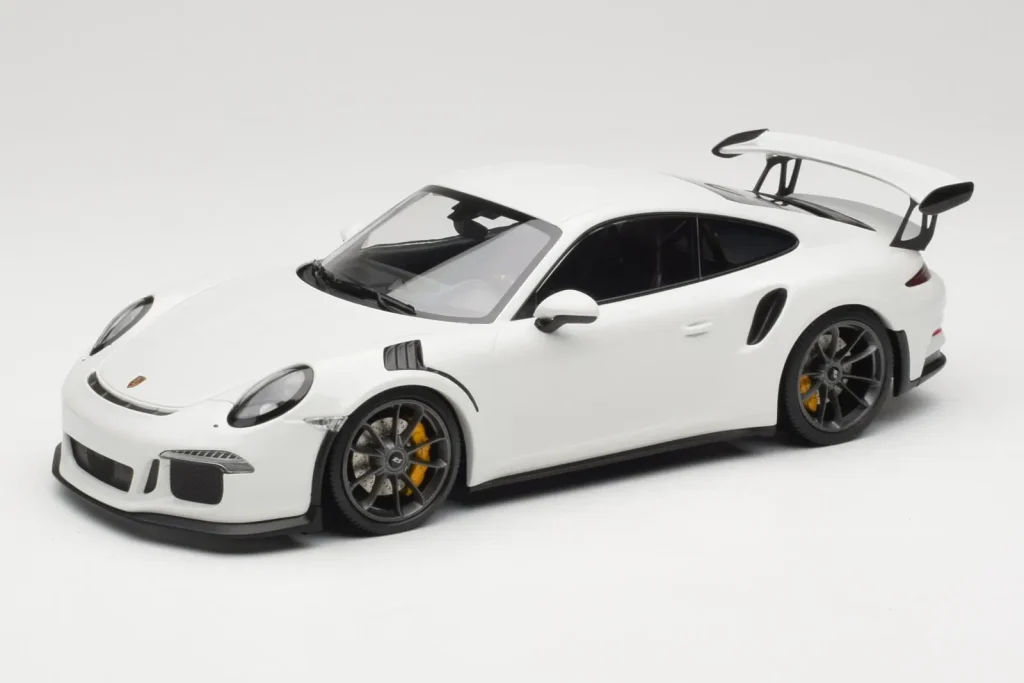 Model 1:18 Porsche 911 991.1 GT3 RS White Black Wheels Minichamps
