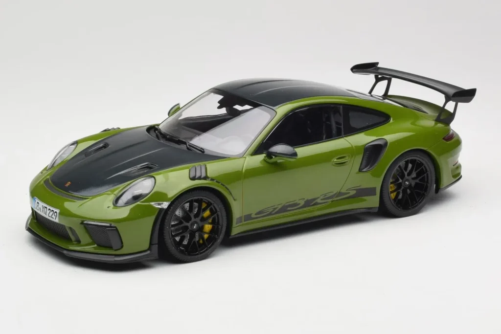 Model 1:18 Porsche 911 991.2 GT3 RS Weissach Package Lizard Green Wording & Black Magnesium Wheels Minichamps