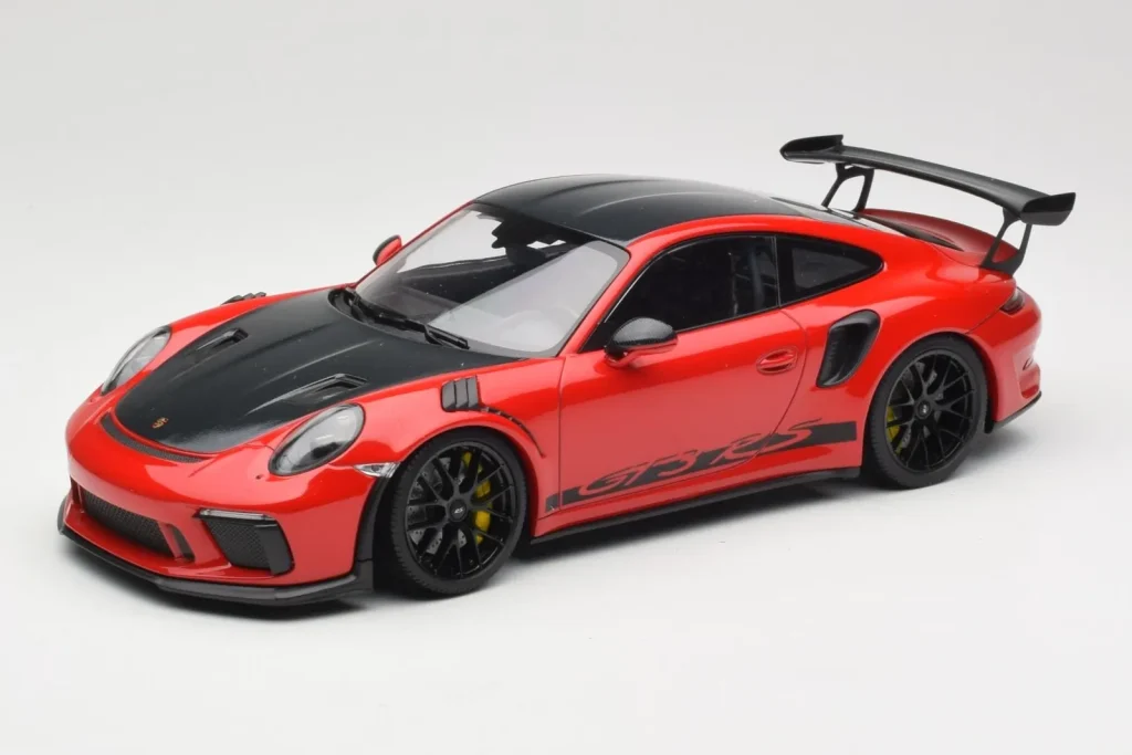 Model 1:18 Porsche 911 991.2 GT3 RS Weissach Package Guards Red Black Wheels Minichamps