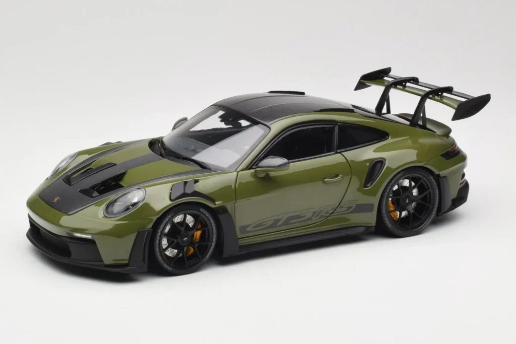Model 1:18 Porsche 911 992 GT3 RS Nato Olive & Black Wheels Minichamps