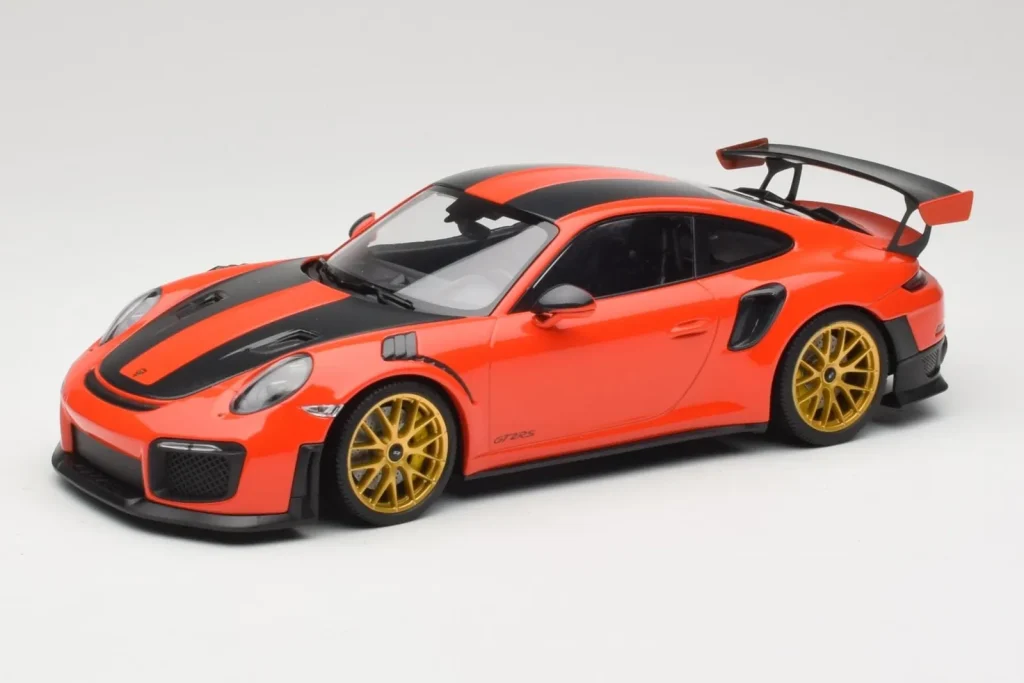 车型 1:18 Porsche 911 991.2 GT2 RS Orange Weissach Package Golden Wheels Minichamps