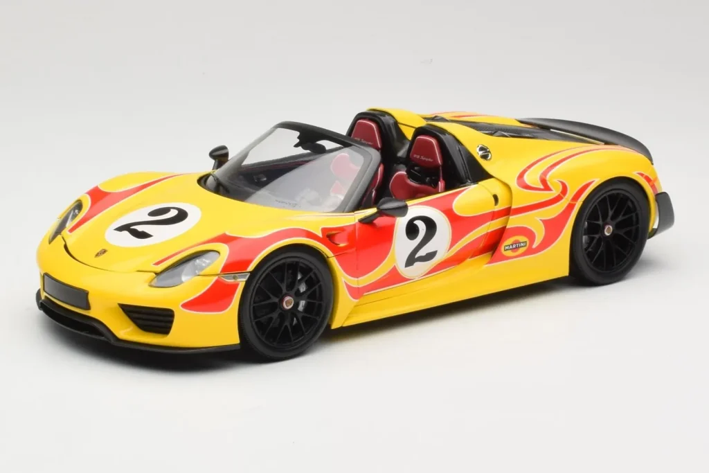 车型 1:18 Porsche 918 Spyder Weissach Package Yellow With Stripes Minichamps