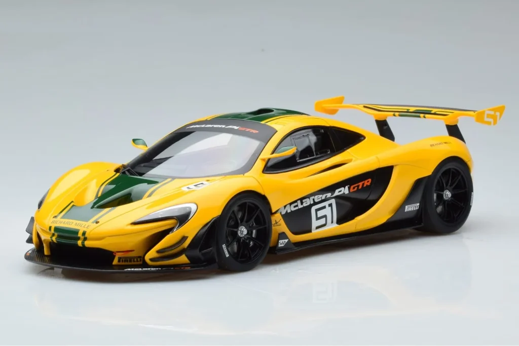 Model 1:18 McLaren P1 GTR Yellow With Green Stripes AUTOart